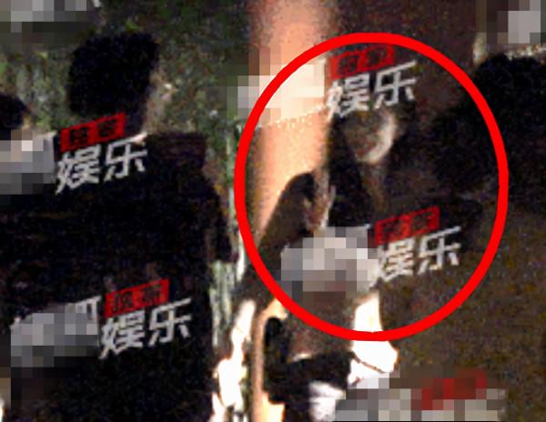 黃軒帶女友與長輩聚餐,女方禮數周到氣質出眾,現場像辦喜事一樣 黃軒帶女友與長輩聚餐,女方禮數周到氣質出眾,現場像辦喜事一樣