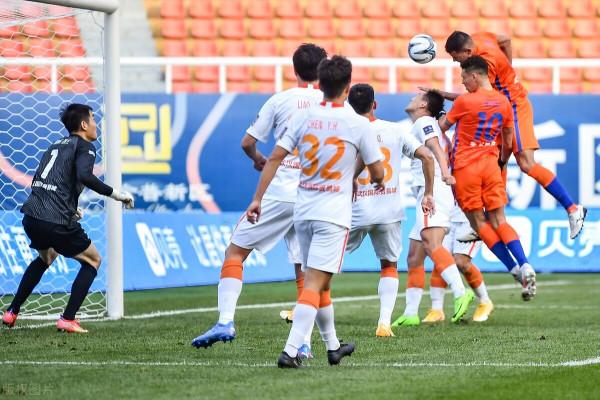 足協盃8強戰-門框難阻進球田鑫宋龍連擊,泰山2-0武漢握先手優勢 足協盃8強戰-門框難阻進球田鑫宋龍連擊,泰山2-0武漢握先手優勢