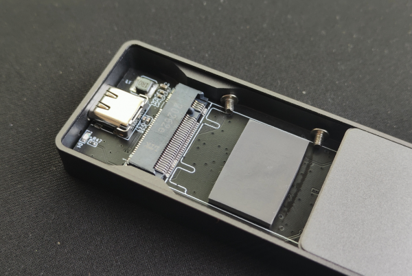 專業黑轉路人！低溫低功耗海康威視C2000ECO固態硬碟測試報告