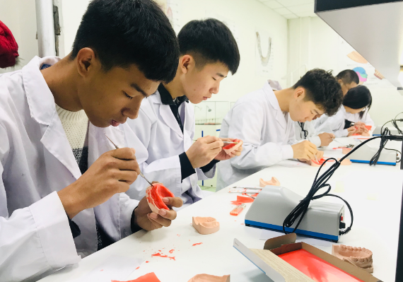 “三無”家庭出身的學生,儘量別報考醫學專業,畢業可能很難就業 “三無”家庭出身的學生,儘量別報考醫學專業,畢業可能很難就業