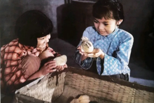 讀林海音、蕭紅的作品：一場童年回憶，揭露女作家的從前與後來