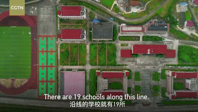 “中國最溫情火車”，1塊錢票價：有人賣菜吆喝，有人畫畫讀書…