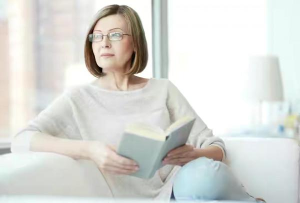 45歲阿姨哭訴:給3個單身老人當住家保姆後,才發現他們別有所圖 45歲阿姨哭訴:給3個單身老人當住家保姆後,才發現他們別有所圖