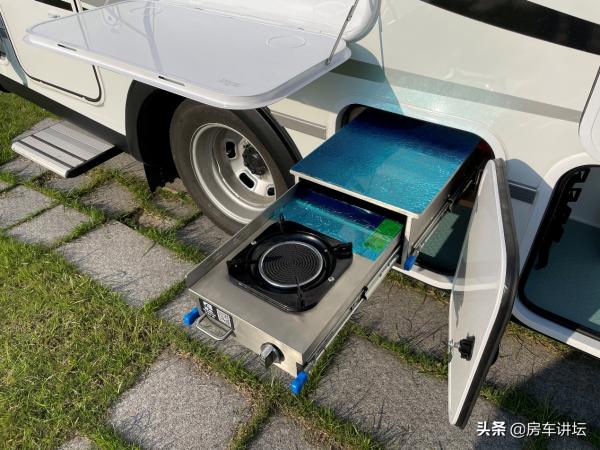 雲遊系列單拓展房車:大廠出品,國產依維柯官方指導價:41.49萬 雲遊系列單拓展房車:大廠出品,國產依維柯官方指導價:41.49萬