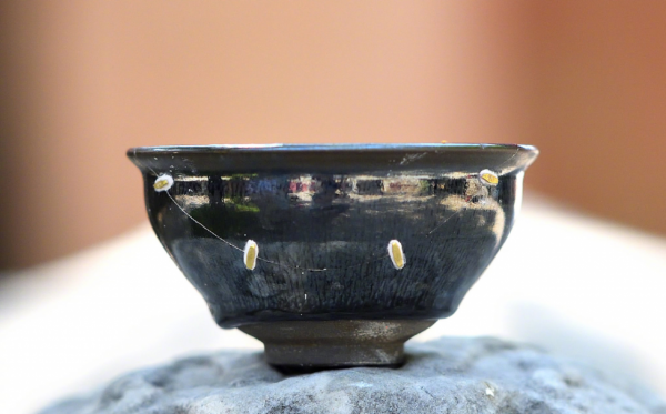 “馬蝗絆”的高階之處，鋦瓷技術，南宋青瓷茶碗的重生之路