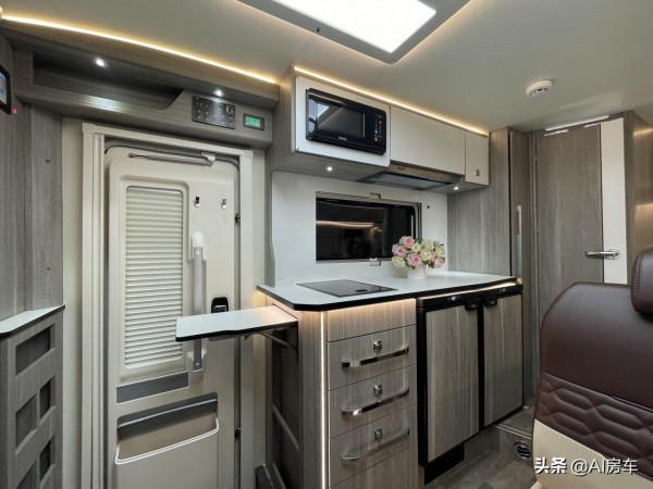 實拍羅曼特斯高配版智慧房車,高顏值+全鋁車身,動力強帶1千鋰電 實拍羅曼特斯高配版智慧房車,高顏值+全鋁車身,動力強帶1千鋰電