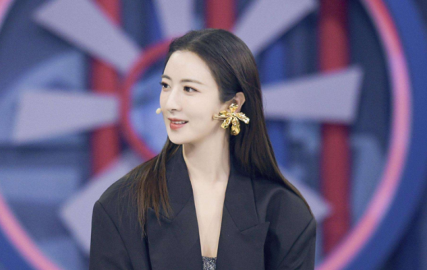 薇婭一手好牌打得稀爛，被罰13.41億的背後，吃足了低學歷的虧