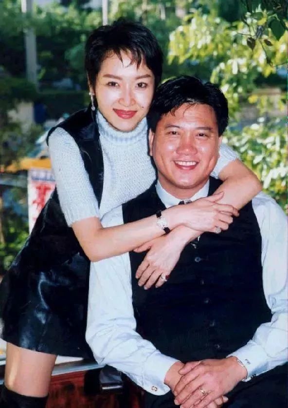 &OpenCurlyDoubleQuote;河南女婿&rdquo;萬梓良：不虧欠前妻恬妞，愛小16歲嬌妻也愛洛陽