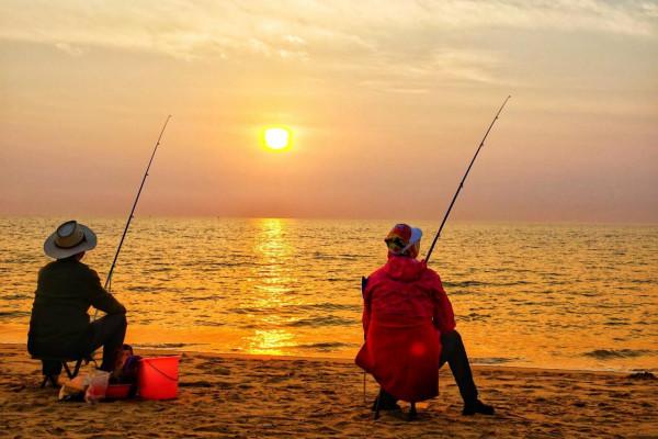 海邊的淺水區也有人釣魚，這是為什麼呢？