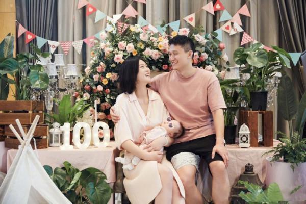 惠若琪退役後審美提升，穿襯衫裙抱娃好優雅，一家三口同框真幸福