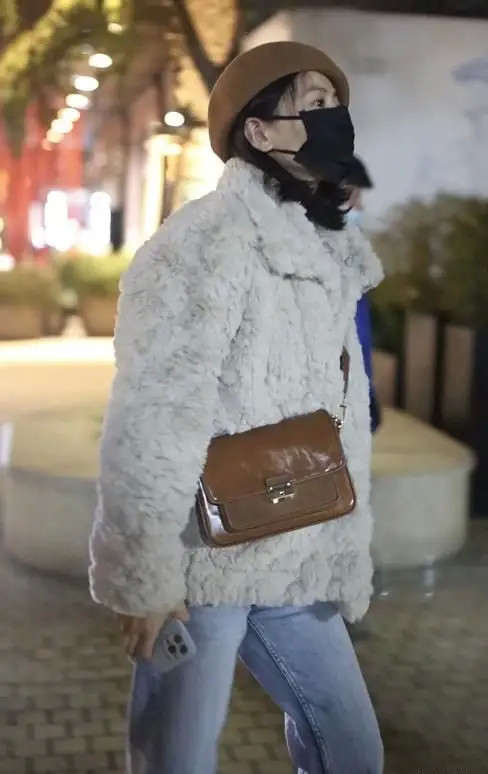 高圓圓造型罕見翻車！皮草+闊腿褲暴露五五分身材，氣質照樣出眾