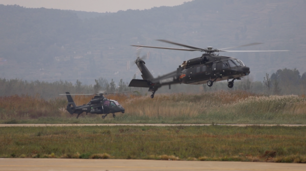 實力+顏值!陸航小姐姐入列就飛直-20 實力+顏值!陸航小姐姐入列就飛直-20