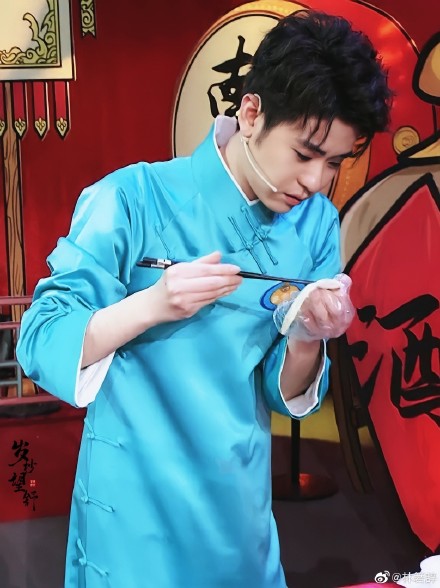 張雲雷將《探清水河》中的歌詞改為落平川之後