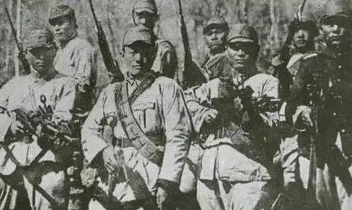 刑場上,戰士親手槍殺12名同志後自殺,只為用槍聲傳出情報 刑場上,戰士親手槍殺12名同志後自殺,只為用槍聲傳出情報