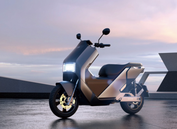 2款超級電摩來了，最高時速102km/h，最大續航可達220公里