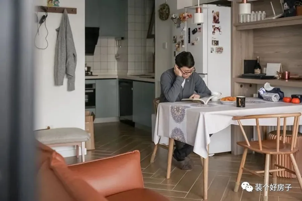 90後朝陽夫妻拒絕斷舍離，把60㎡的家裝成ZAKKA風，治癒又實用