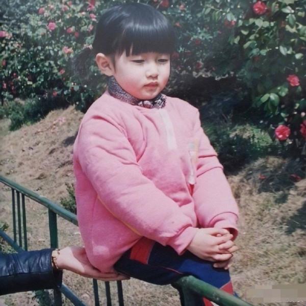 “清冷女神”江疏影的人生故事，和她背後的7個男人