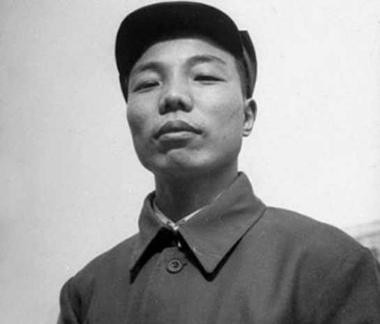 王新蘭和肖華相愛46年，肖華因病逝世後，王新蘭為何自責不已？