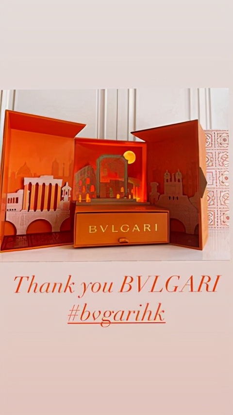 眾女星曬奢華中秋禮,劉嘉玲和林心如是同款,黎姿的小巧精緻 眾女星曬奢華中秋禮,劉嘉玲和林心如是同款,黎姿的小巧精緻