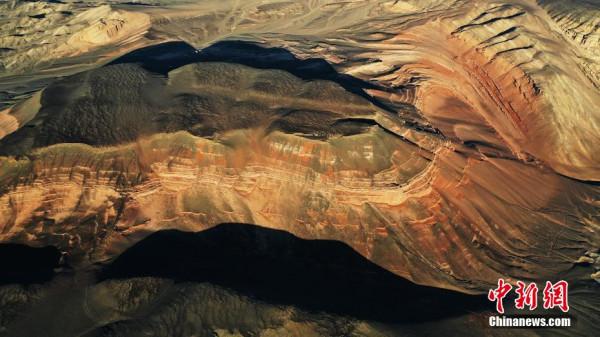 俯瞰天山紅河谷“大風耳”