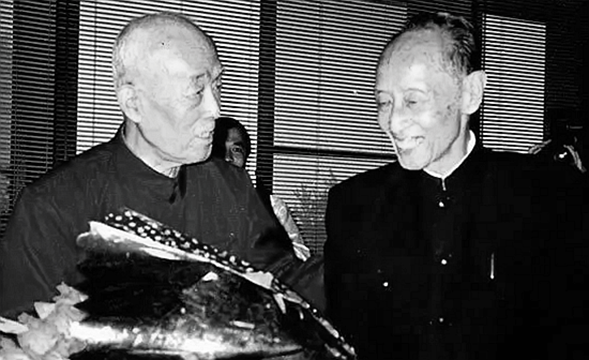 臧克家改動《沁園春·雪》中一字,毛主席看後大聲叫好:按你的改 臧克家改動《沁園春·雪》中一字,毛主席看後大聲叫好:按你的改