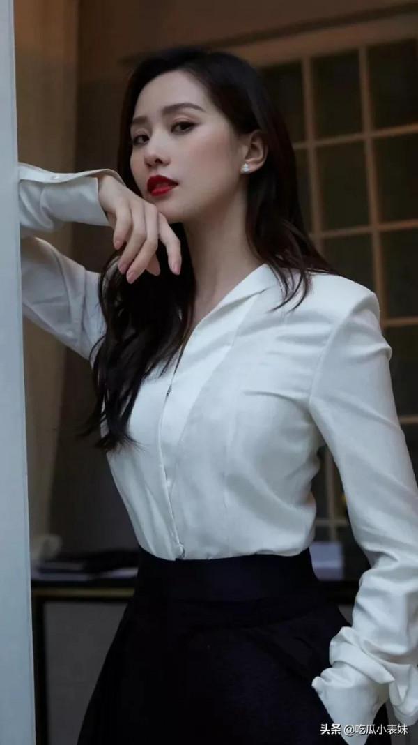 劉詩詩，顏值超群，身材迷人