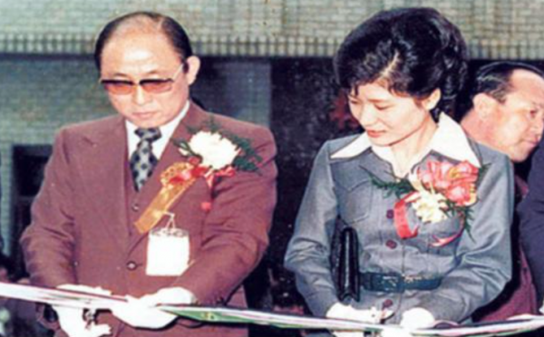 崔順實：總統背後的女人，隻手遮天操控韓國政壇，怎料因情債落馬