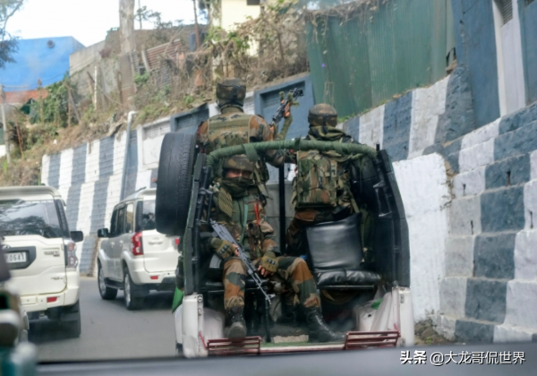印軍射殺平民死亡人數增加,當地宵禁,還切斷移動網際網路簡訊服務 印軍射殺平民死亡人數增加,當地宵禁,還切斷移動網際網路簡訊服務