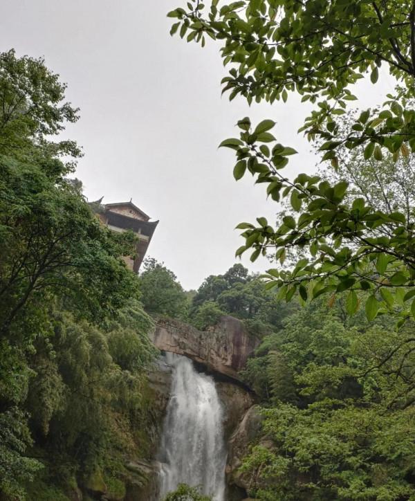 讀徐霞客遊記，既羨慕又慚愧，家鄉的景點都沒有他去得多