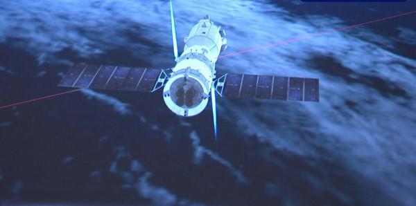 潔白的返回艙被大氣層燒成炭黑色，裡面的人會感到灼熱嗎？