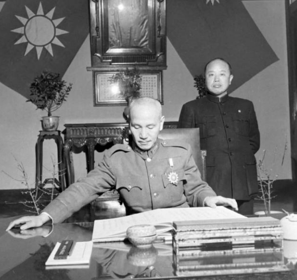 他是老蔣的心腹愛將，劉伯承強調要活捉，毛主席發電：加鐐銬押送