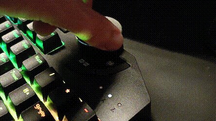 文字工作者用上電競鍵鼠是什麼體驗？上手腹靈套裝，點贊按鍵體驗