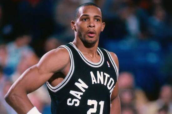 三雙擋不住！盤點NBA十大神級“四雙”表演：前四名實至名歸