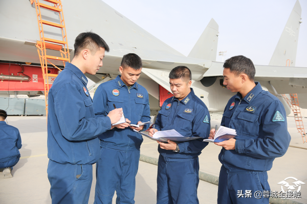 實兵實彈!直擊多彈型、多批次機務保障現場 實兵實彈!直擊多彈型、多批次機務保障現場