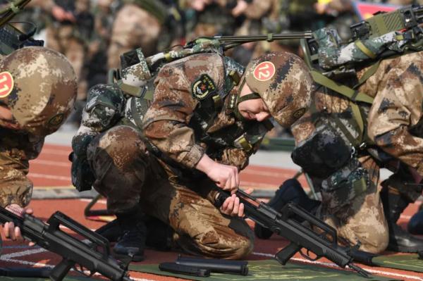 雪花紛飛天，正是練兵時，帶你體驗“沉浸式”冬訓