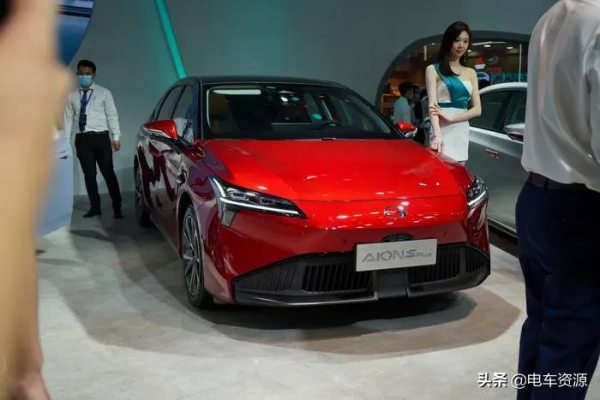 真人對比！四款緊湊型新能源轎車 乘坐空間哪家強？