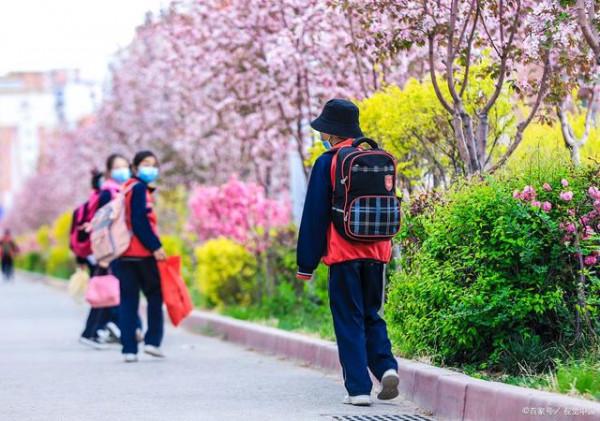 延時服務全面實行，學生們迎來壞訊息，家長們也憂心忡忡，你咋看