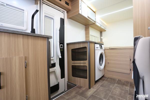 2張大床、2個廚房！實拍宇晨網紅四號大額頭輕卡房車