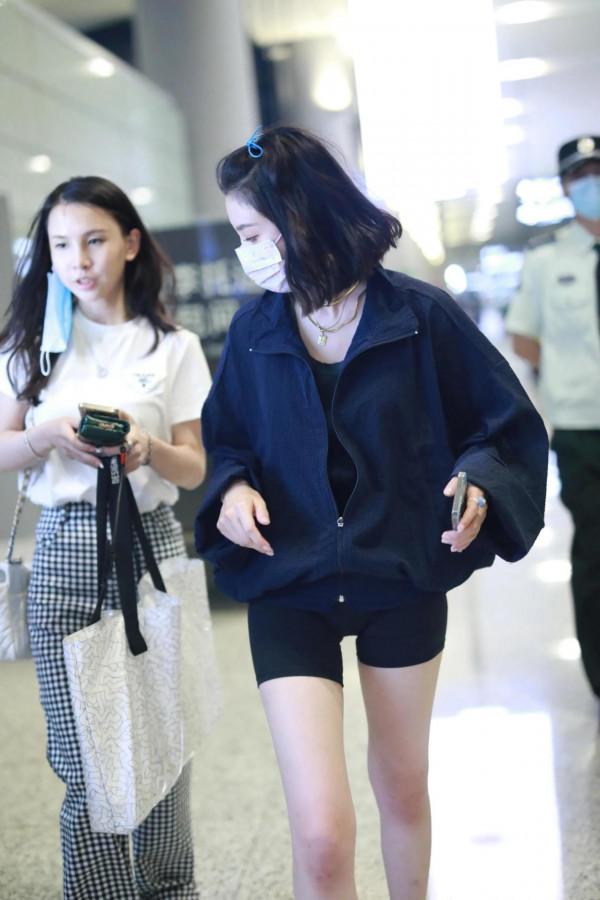 機場抓拍娛樂圈的小花私服，你更喜歡誰