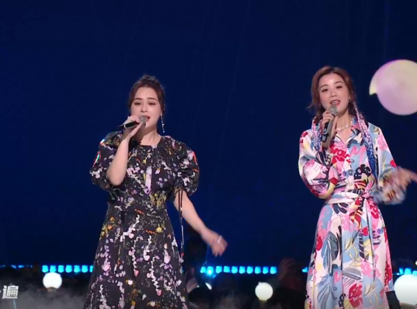 眾星年貨晚會，鞠婧禕萬年妝，阿嬌大嬸既視感，蔡徐坤man爆