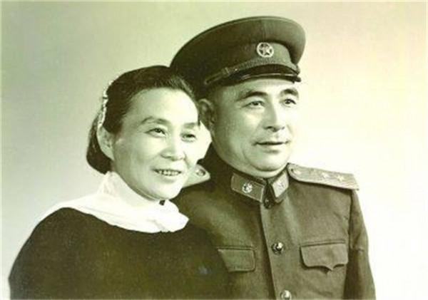 這位開國中將沒學過武術,僅靠一身蠻力,卻能輕鬆制服許世友 這位開國中將沒學過武術,僅靠一身蠻力,卻能輕鬆制服許世友