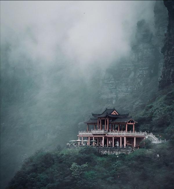 貴州，不僅有純天然美貌，還有些魔幻建築…