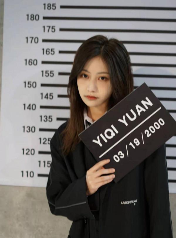 袁一琦當眾在舞臺上發脾氣摔傘，事出有因可觀眾憑什麼要受這份氣