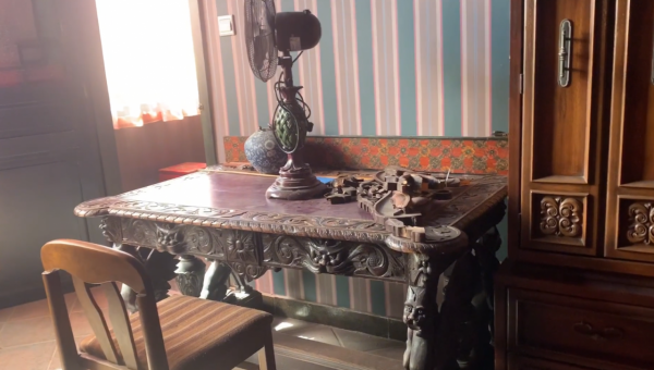 北京大爺把四合院裝成小田園 家裡收藏的青花瓷價值上億