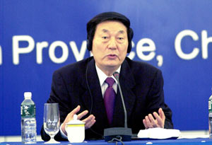 日本人無恥發問：中國要讓日本道歉到何時？朱鎔基的答覆令人敬佩