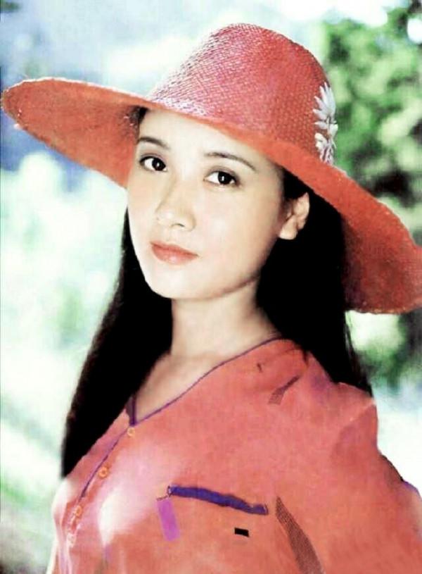 整容老去和自然老去有何區別?4對同齡貌美女星今昔對比差距大 整容老去和自然老去有何區別?4對同齡貌美女星今昔對比差距大