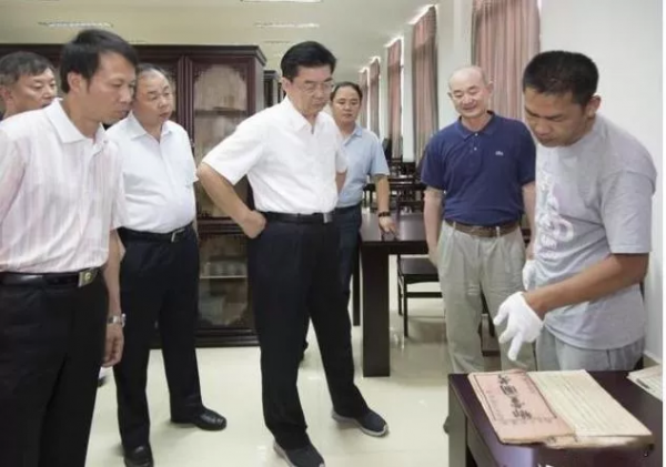 三輪車伕破格成復旦大學研究生,他的國學知識,遠比專家還要高深 三輪車伕破格成復旦大學研究生,他的國學知識,遠比專家還要高深