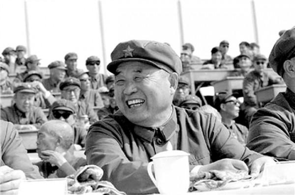 王近山職務越來越低,葬禮規格難倒眾人,鄧小平:按大軍區辦理 王近山職務越來越低,葬禮規格難倒眾人,鄧小平:按大軍區辦理