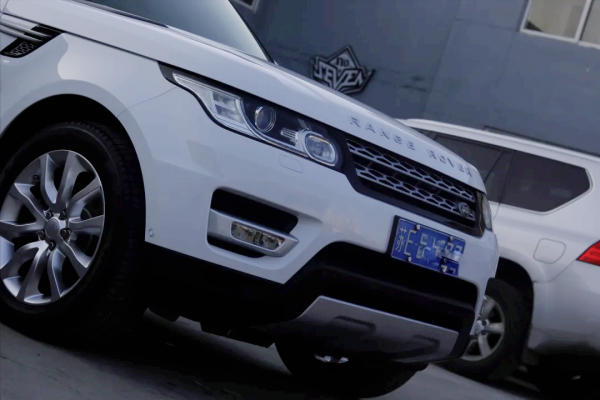 翻新一輛“破爛不堪”的路虎攬勝，匠心修復，滿血復活變新車