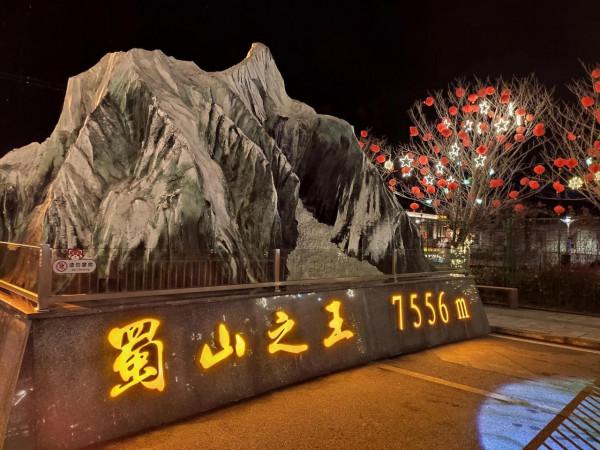 川西秘境，冬季玩雪聖地，銀裝素裹的燕子溝，美不勝收